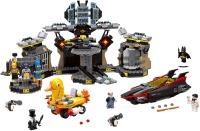 Фото - Конструктор Lego Batcave Break-In 70909 