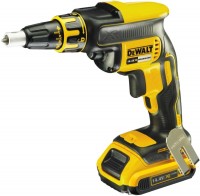 Фото - Дрель / шуруповерт DeWALT DCF621P2K