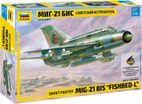 Фото - Сборная модель Zvezda Soviet Fighter MiG-21Bis Fishbed-L (1:72) 