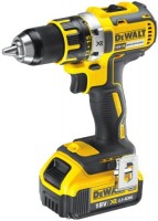 Фото - Дрель / шуруповерт DeWALT DCD790M3 