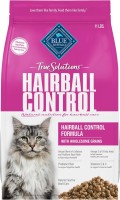 Фото - Корм для кошек Blue Buffalo True Solutions Hairball Control Chicken 4.9 kg 