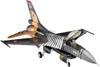 Фото - Сборная модель Revell Lockheed Martin F-16C Solo Turk (1:72) 