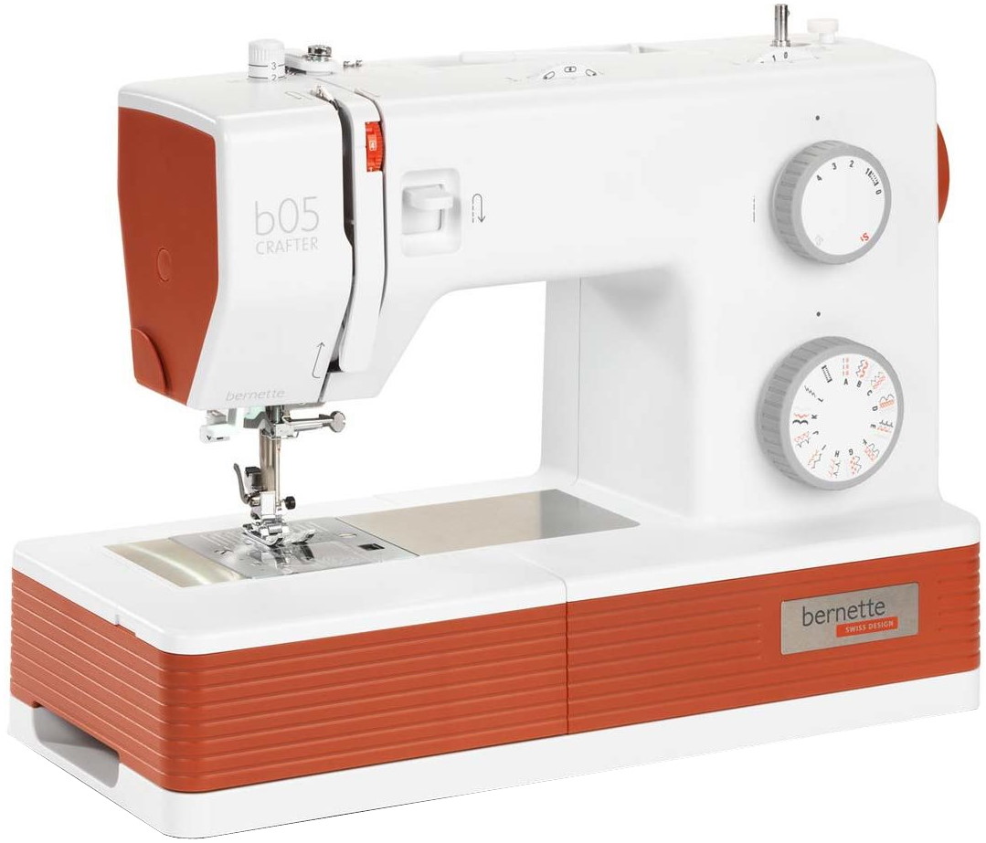 ▷ Сравнение BERNINA Bernette B05 Crafter vs Brother Kyoto : Технические  хар-ки · Функции и возможности · Возможности регулировки · Лапки в  комплекте · Общие характеристики