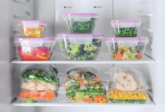 Как правильно хранить продукты в морозильной камере?