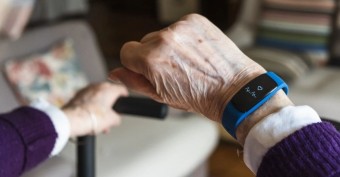 Полезные гаджеты для пожилых людей