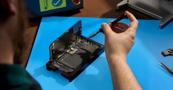 Ремонтопригодность смартфона: что это значит и какие модели легче ремонтировать